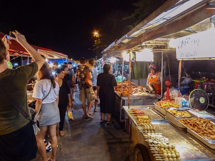 Vtguru 1611909761 1 20210128 bang ian night market ayutthaya f web eak 002 medium